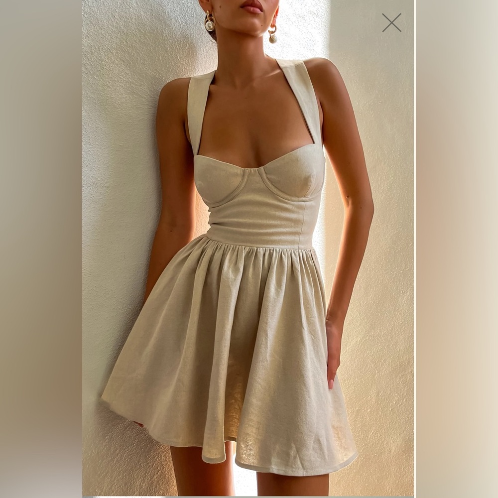 NWT Meshki Loz - Size M
Tie Back Linen Mini Dress - Natural